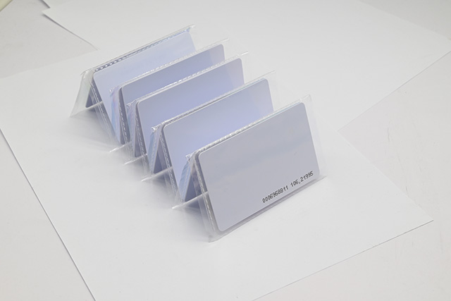 怎样使用会员卡的制作来吸引主顾呢？？？？？？？？