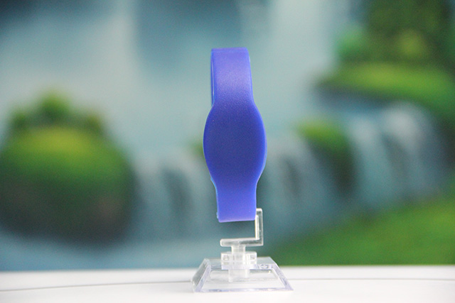 ic腕带汽车脚垫究竟好欠好？？？？