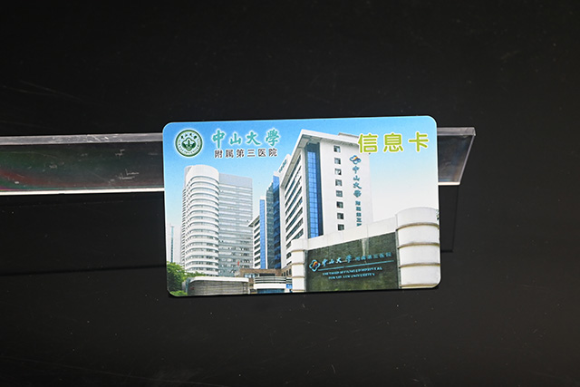 滴胶卡是怎么生产出来的？？？？？？