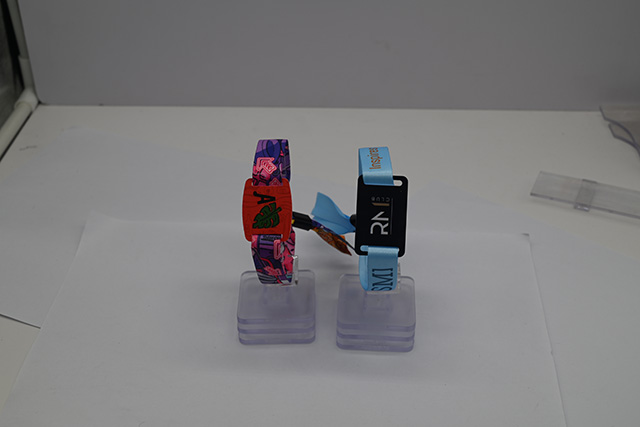 小区门禁卡怎样定制并且授权开门呢？？？？？